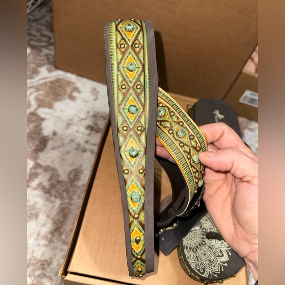 Montana West Black and Green Embellished Sandals - Picture 5 of 9